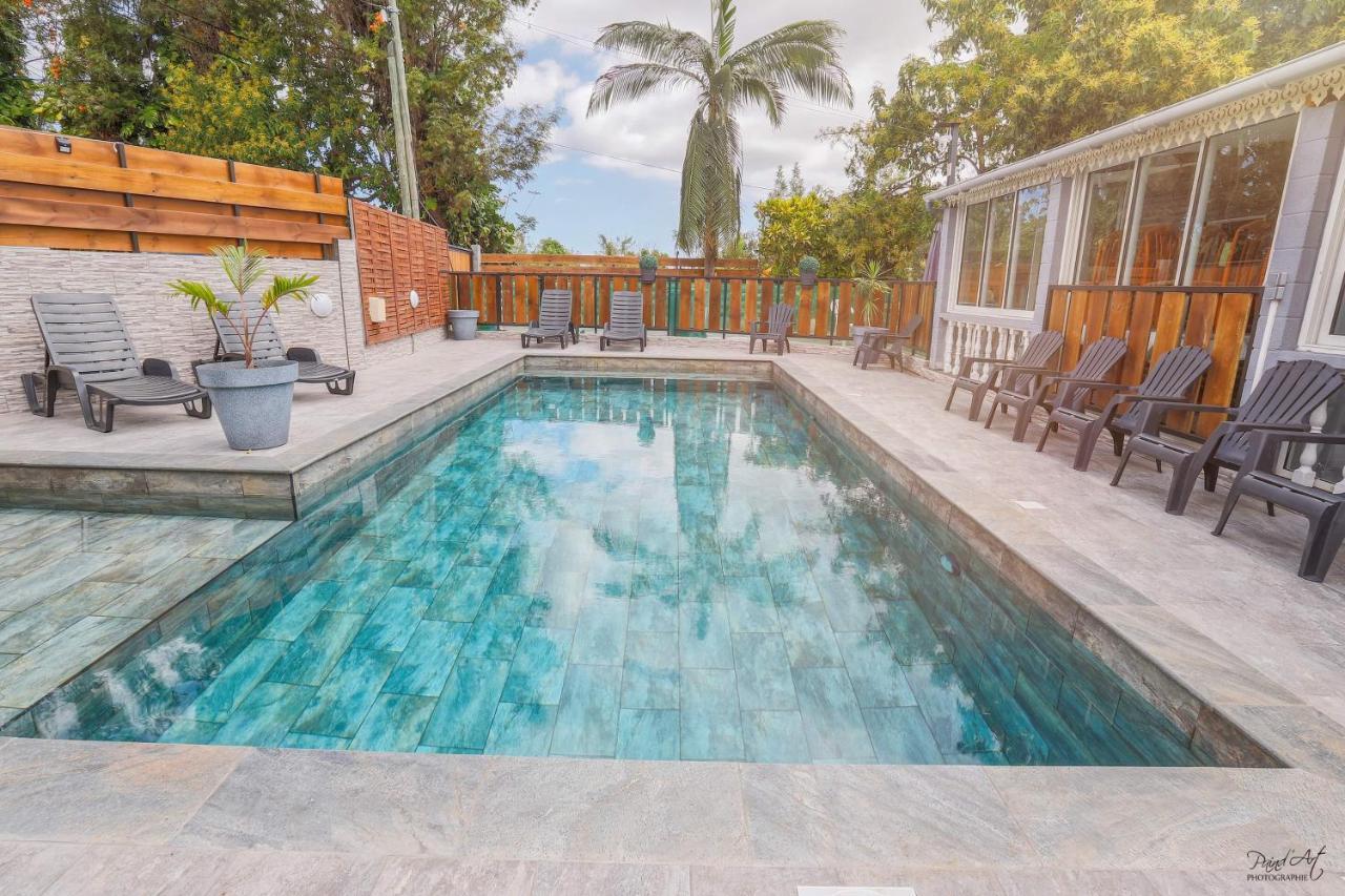 L'Avocat 1 Avec Piscine Chauffee Et Jacuzzi A Partager Villa Le Tampon Luaran gambar